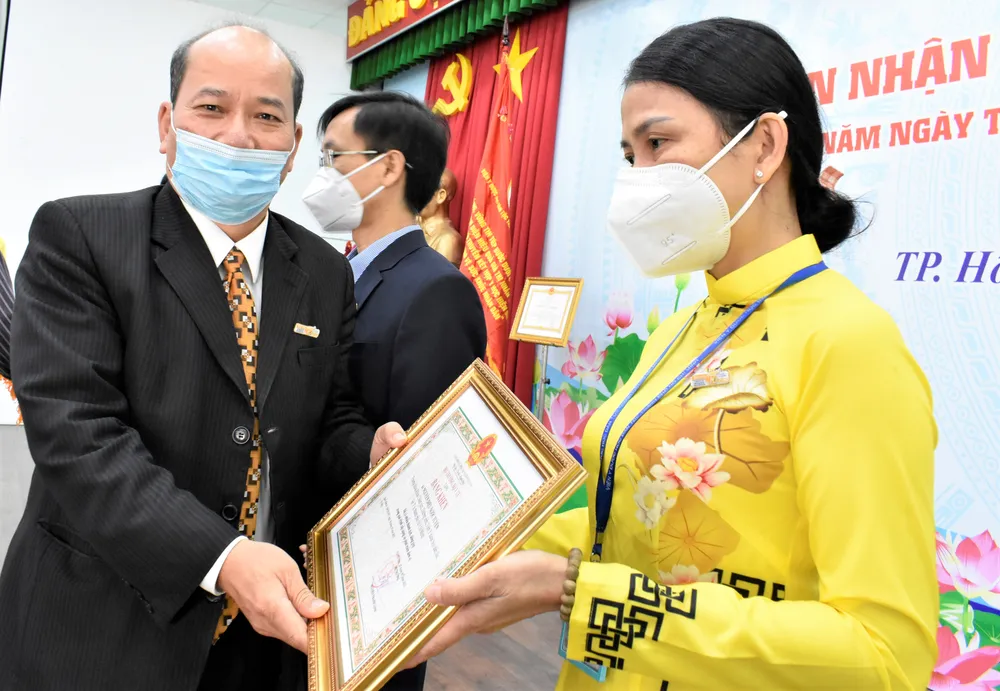 Viện Y dược học dân tộc TPHCM đón nhận Huân chương Lao động hạng Nhất ảnh 3