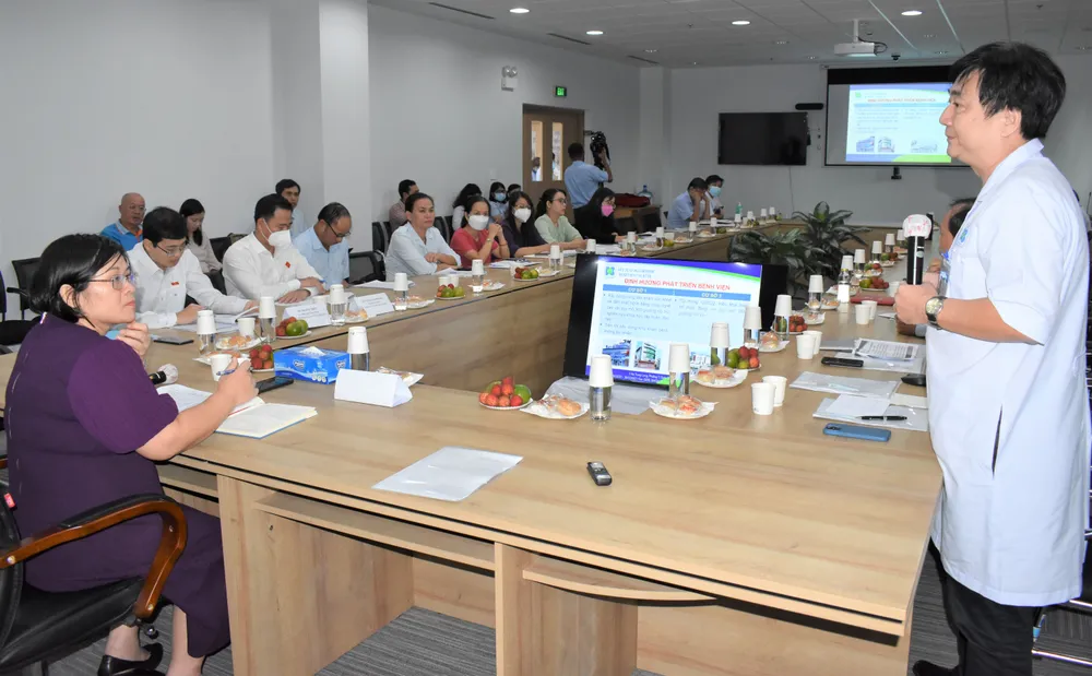 Âm trên 90 tỷ đồng, bệnh viện hết quỹ lương thưởng ảnh 3