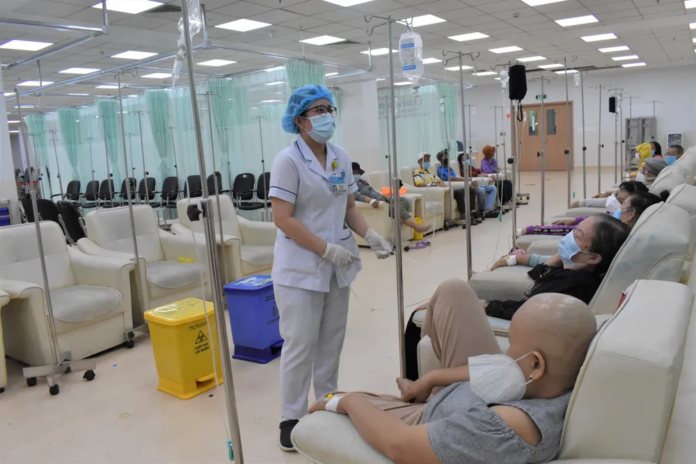 Âm trên 90 tỷ đồng, bệnh viện hết quỹ lương thưởng ảnh 2