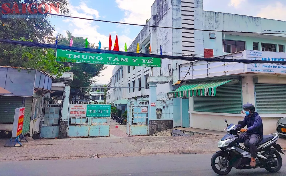 Trung tâm y tế quận Gò Vấp có tuổi đời gần 50 năm, nhiều hạng mục có nguy cơ sập đổ Trung tâm y tế quận Gò Vấp có tuổi đời gần 50 năm, nhiều hạng mục có nguy cơ sập đổ