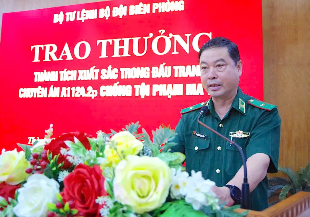 Thiếu tướng Trần Ngọc Hữu, Phó Tư lệnh Bộ đội biên phòng phát biểu tại lễ trao thưởng. Ảnh: QUANG HUY 5.jpg