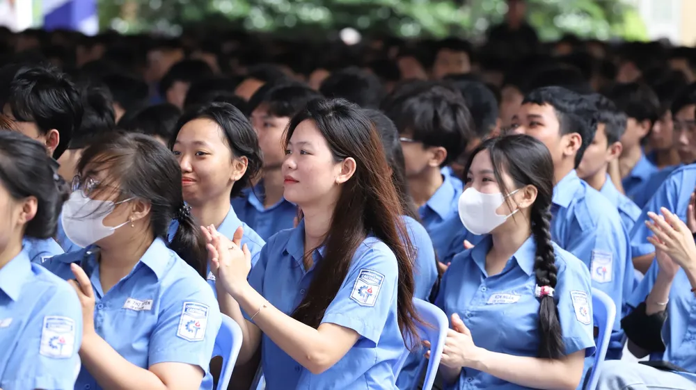 Sinh viên Trường Cao đẳng Kỹ thuật Cao Thắng TPHCM tại buổi lễ 1.JPG