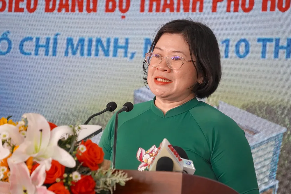 Phó Bí thư Thành ủy TPHCM Văn Thị Bạch Tuyết phát biểu tại lễ khánh thành bệnh viện. Ảnh: QUANG HUY 5.JPG