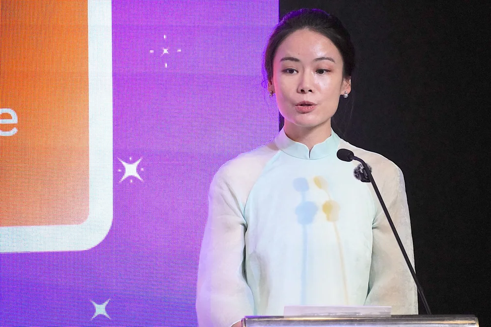 Elle Liu, Country Director of Canva Vietnam, giving a speech. Photo: QUANG HUY 3.JPG