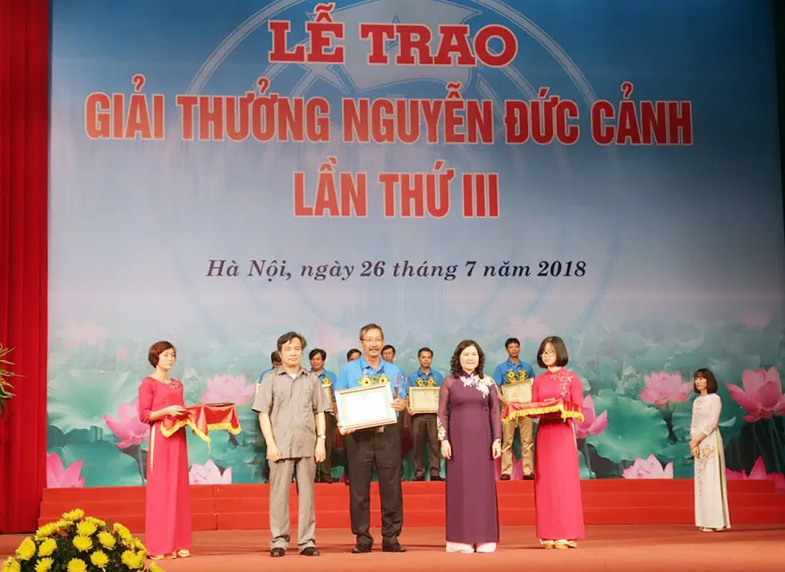 Gương sáng công nhân ngành điện ảnh 2 Gương sáng công nhân ngành điện ảnh 2