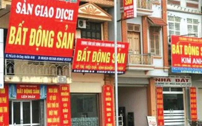 Rất nhiều sàn môi giới BĐS gặp khó khăn phải tạm dừng hoạt động, giải thể giữa đại dịch.