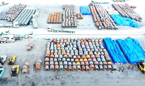 Imported steel rolls at a port in District 7 in Ho Chi Minh City. (Photo: SGGP)