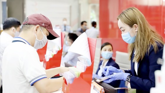 An individual investor opens a stock trading account at SSI Securities Corporation. (Photo: SGGP)