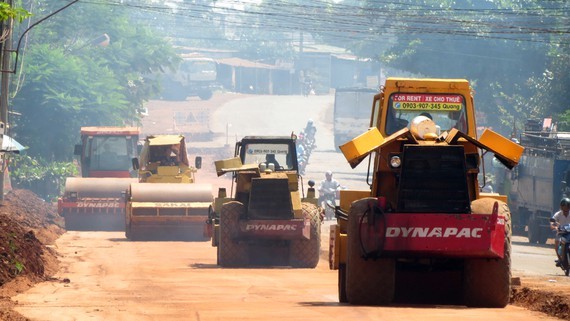 The expansion of the National Route 13, the section from Loc Ninh Town to Hoa Lu Border Gate. (Photo: SGGP)