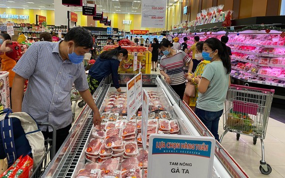 Food products for Tet holidays are diverse at Aeon Mall Tan Phu in Ho Chi Minh City. (Photo: SGGP)