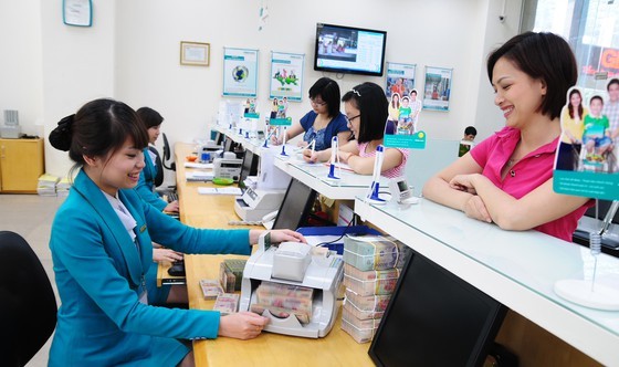 Bank profits increased sharply amid the context that the Covid-19 pandemic had badly affected economic growth. (Photo: SGGP)