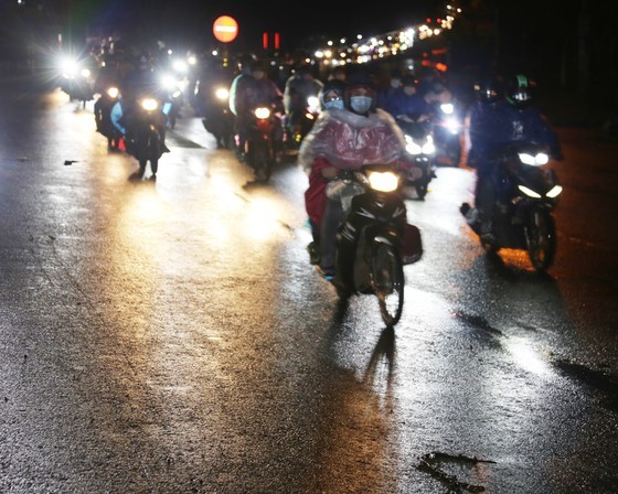 Dong Nai escorts 900 workers returning to Dak Lak by motorbikes ảnh 3 Dong Nai escorts 900 workers returning to Dak Lak by motorbikes ảnh 3