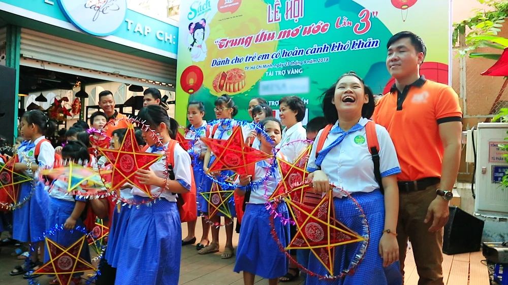 “Trung thu mơ ước”: Lễ hội của lòng nhân ái