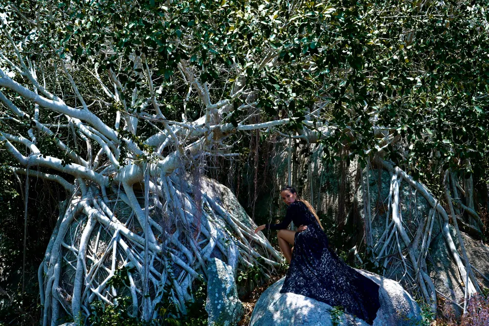 Tiểu Vy hóa “nàng thơ” tươi mới, tràn đầy năng lượng trong dự án “Fashion Destination” của NTK Lê Thanh Hòa ảnh 24