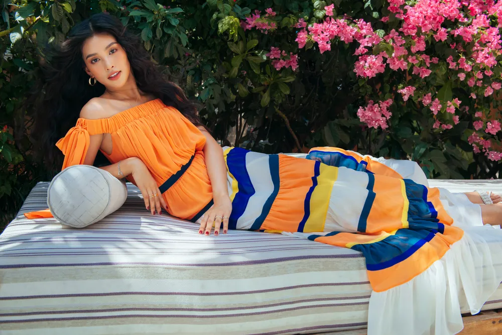 Tiểu Vy hóa “nàng thơ” tươi mới, tràn đầy năng lượng trong dự án “Fashion Destination” của NTK Lê Thanh Hòa ảnh 14