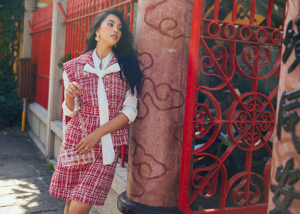 Tiểu Vy hóa “nàng thơ” tươi mới, tràn đầy năng lượng trong dự án “Fashion Destination” của NTK Lê Thanh Hòa ảnh 9