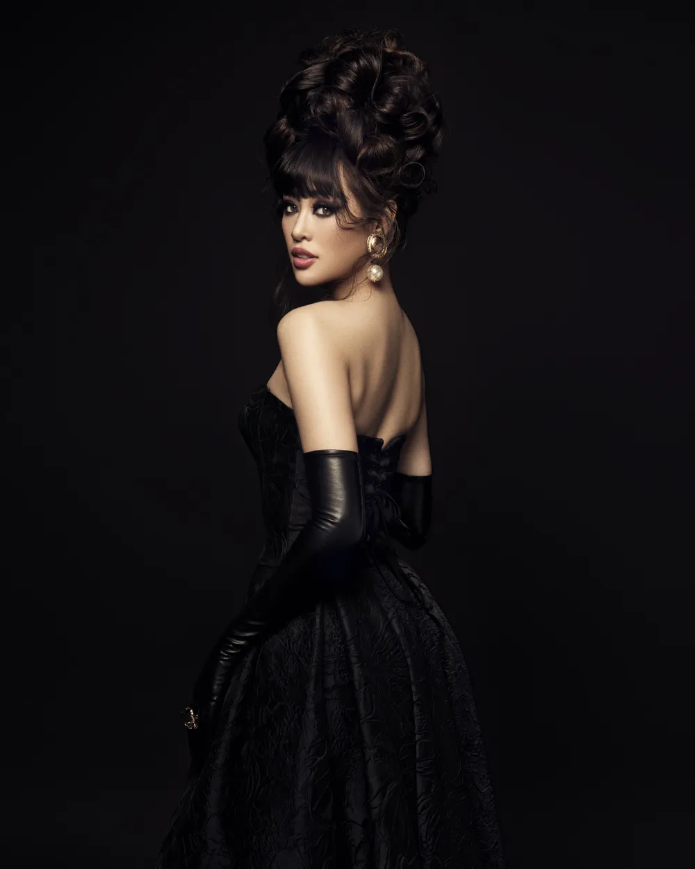 Hoa hậu Khánh Vân biến hoá hình ảnh theo concept công chúa - nữ hoàng ảnh 9