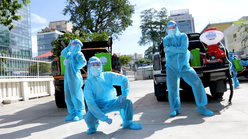 Đội khử khuẩn di động phản ứng nhanh thực hiện ca khúc “Giận Cô vi” cổ vũ tinh thần chống dịch ảnh 4