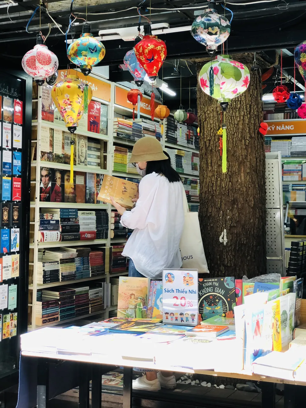 Đường Sách TPHCM đón gần 4.000 người trong 10 ngày đầu mở cửa ảnh 2