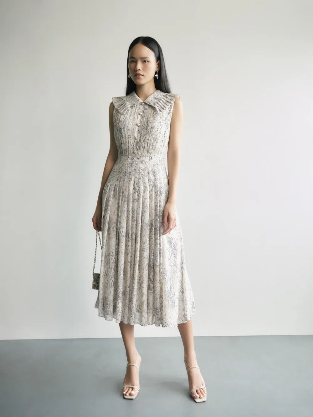 Người mẫu Tuyết Lan “high fashion” trong bộ sưu tập dành riêng cho quý cô công sở ảnh 10