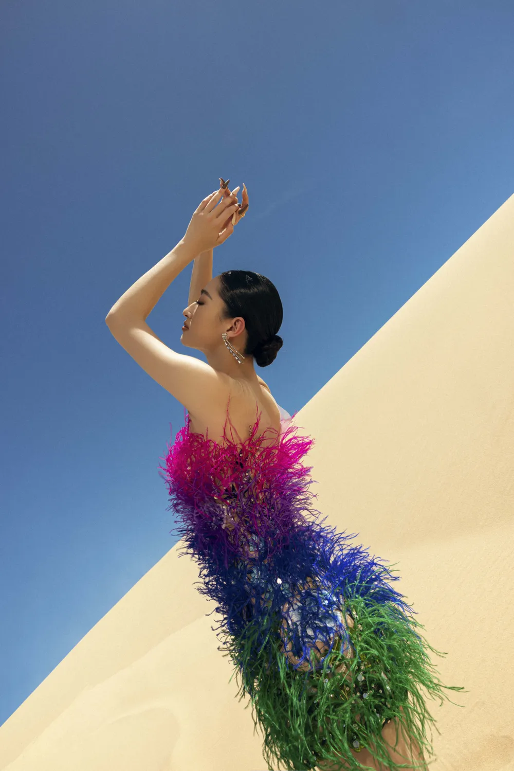 NTK Lê Thanh Hòa tung những thiết kế đầu tiên của bộ sưu tập mới ảnh 4