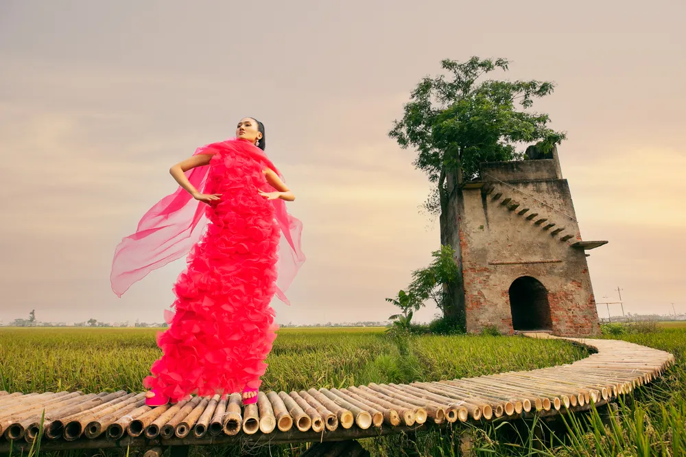 Sàn diễn độc đáo 150m bằng tre trên cánh đồng lúa  ảnh 3