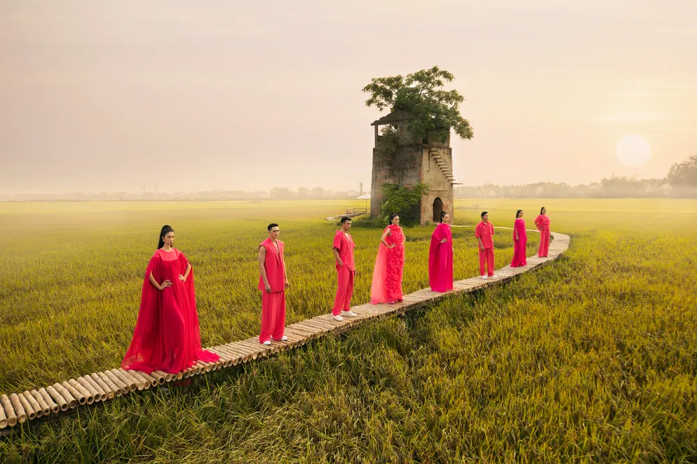 Sàn diễn độc đáo 150m bằng tre trên cánh đồng lúa  ảnh 7