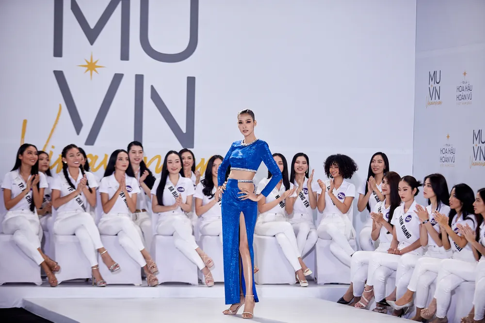 Top 63 Hoa hậu Hoàn vũ Việt Nam 2022 tỏa sáng với màn tranh biện chứng minh sức mạnh lãnh đạo ảnh 9