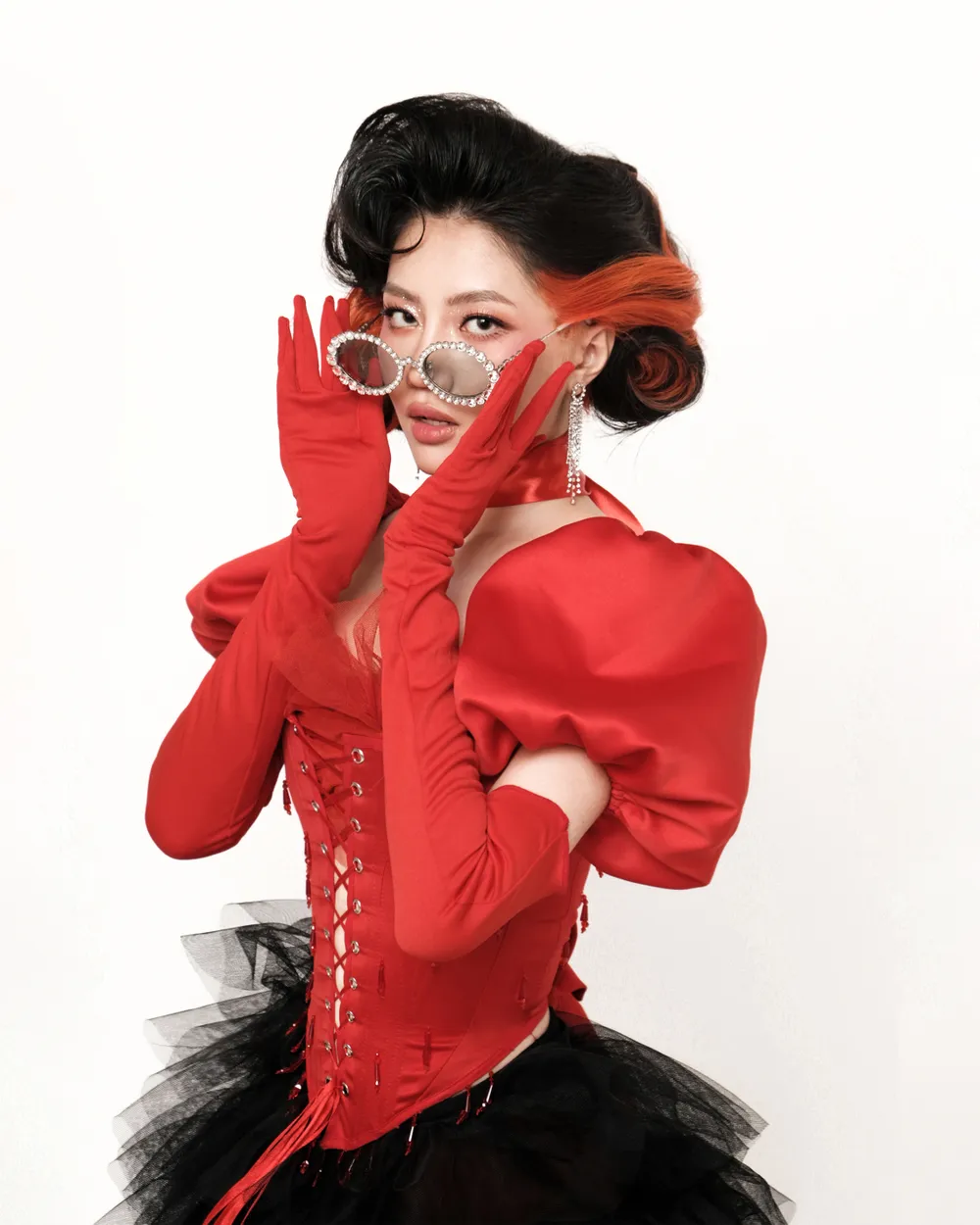 Lộ diện nghệ sĩ biểu diễn tại đêm bán kết Hoa hậu Hoàn vũ Việt Nam 2022 ảnh 4