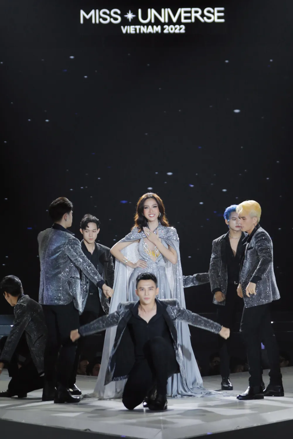 Top 41 Hoa hậu Hoàn vũ Việt Nam 2022 tự tin, tỏa sáng trong đêm bán kết ảnh 11