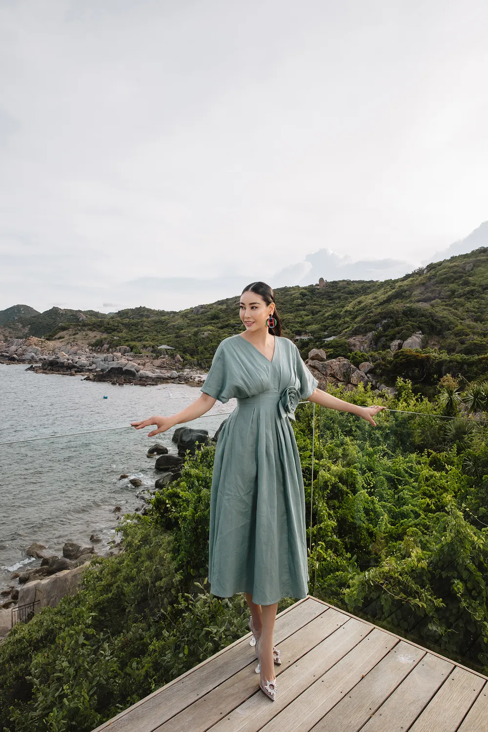 Hoa hậu Hà Kiều Anh với trang phục linen của NTK Đỗ Mạnh Cường ảnh 6