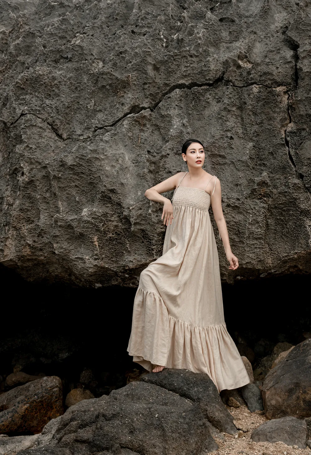 Hoa hậu Hà Kiều Anh với trang phục linen của NTK Đỗ Mạnh Cường ảnh 5