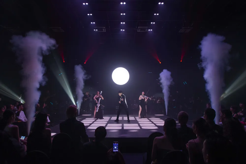 Hoàng Rob bứt phá edm violin trong “multi show Mùa hè vĩnh cửu“ ảnh 6