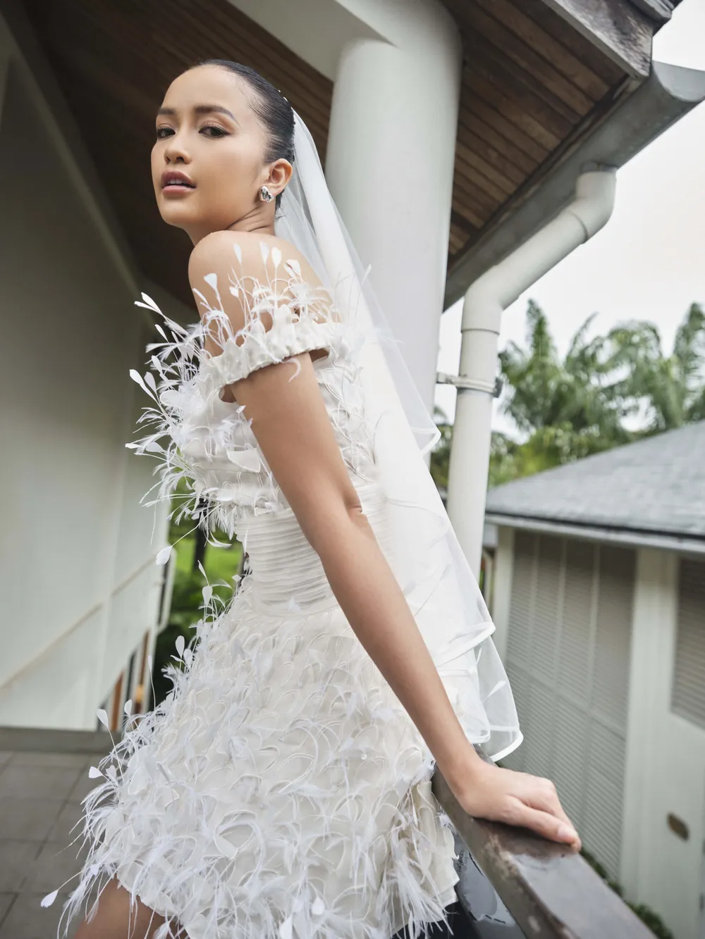 NTK Lê Thanh Hòa kết hợp cùng Hoa hậu Ngọc Châu trong BST váy cưới  ảnh 5