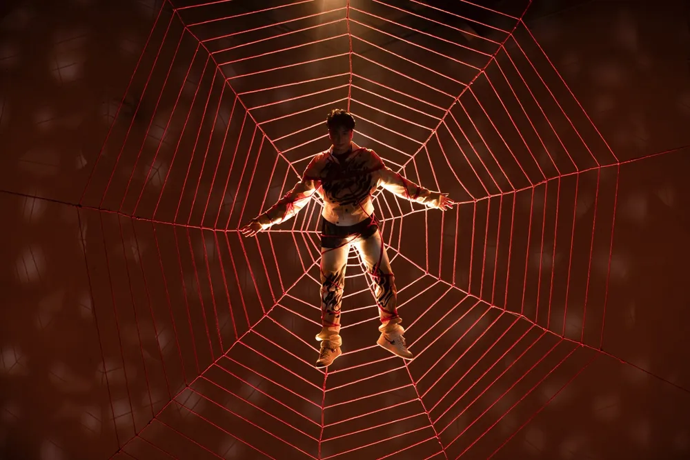 Rapper Karik tung ca khúc “Có chơi có chịu” kết hợp cùng Only C ảnh 2