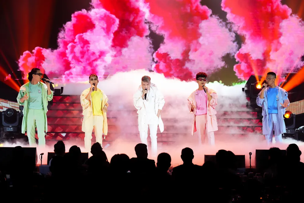 Mãn nhãn với live concert “The Portrait”, hơn 30 ca khúc được tái hiện khắc họa rõ nét về Đàm Vĩnh Hưng ảnh 8