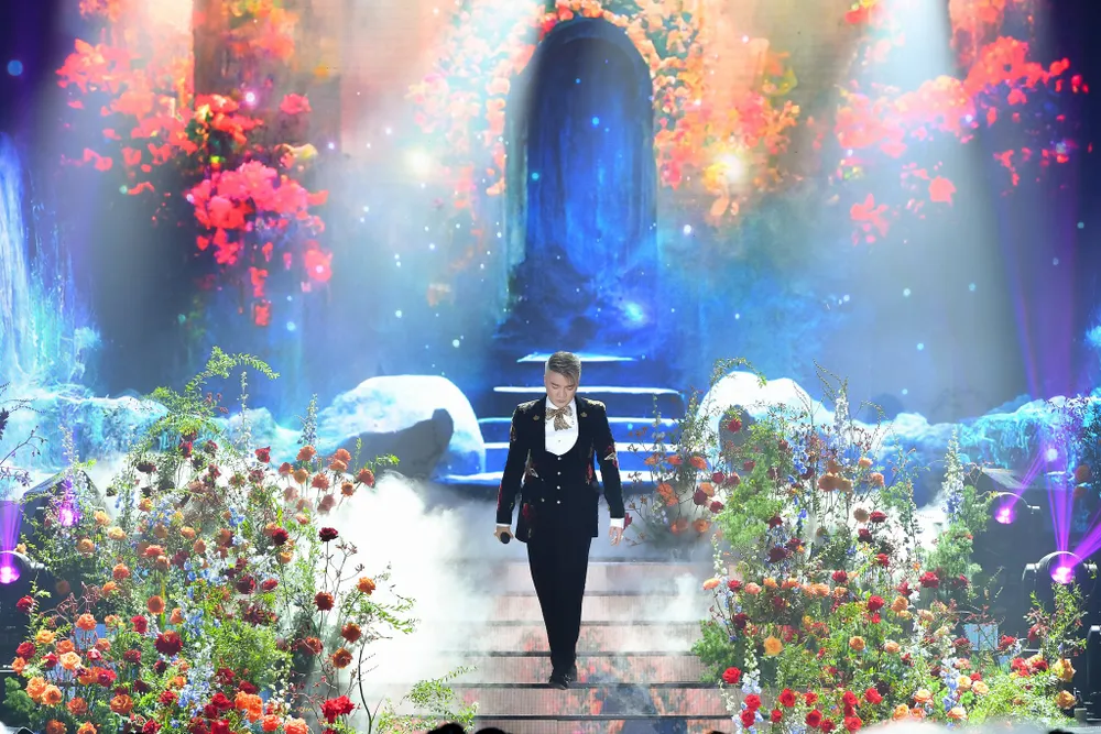 Mãn nhãn với live concert “The Portrait”, hơn 30 ca khúc được tái hiện khắc họa rõ nét về Đàm Vĩnh Hưng ảnh 1