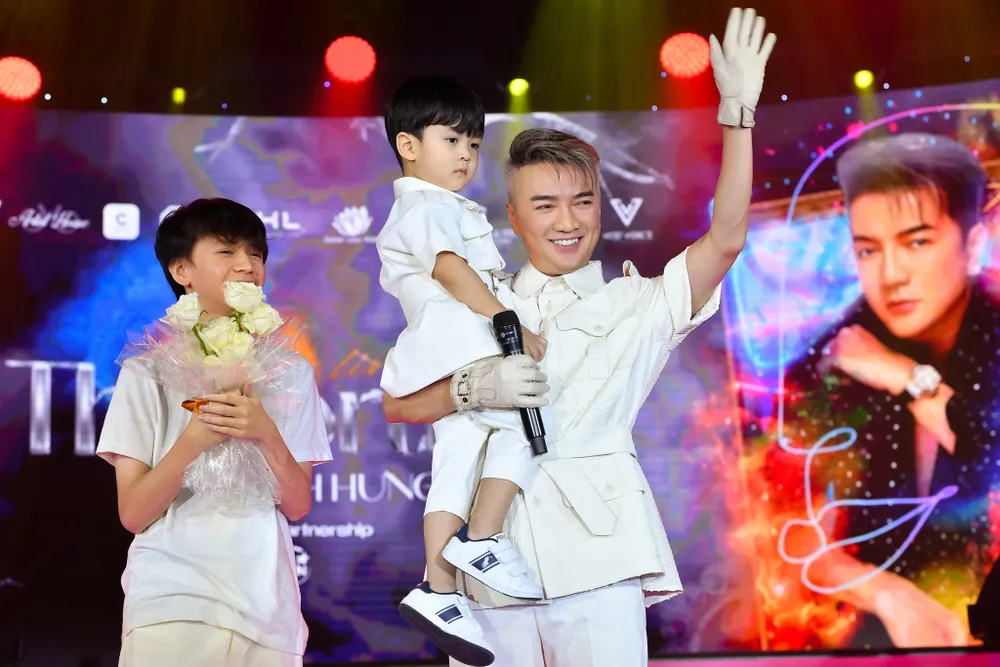 Mãn nhãn với live concert “The Portrait”, hơn 30 ca khúc được tái hiện khắc họa rõ nét về Đàm Vĩnh Hưng ảnh 10