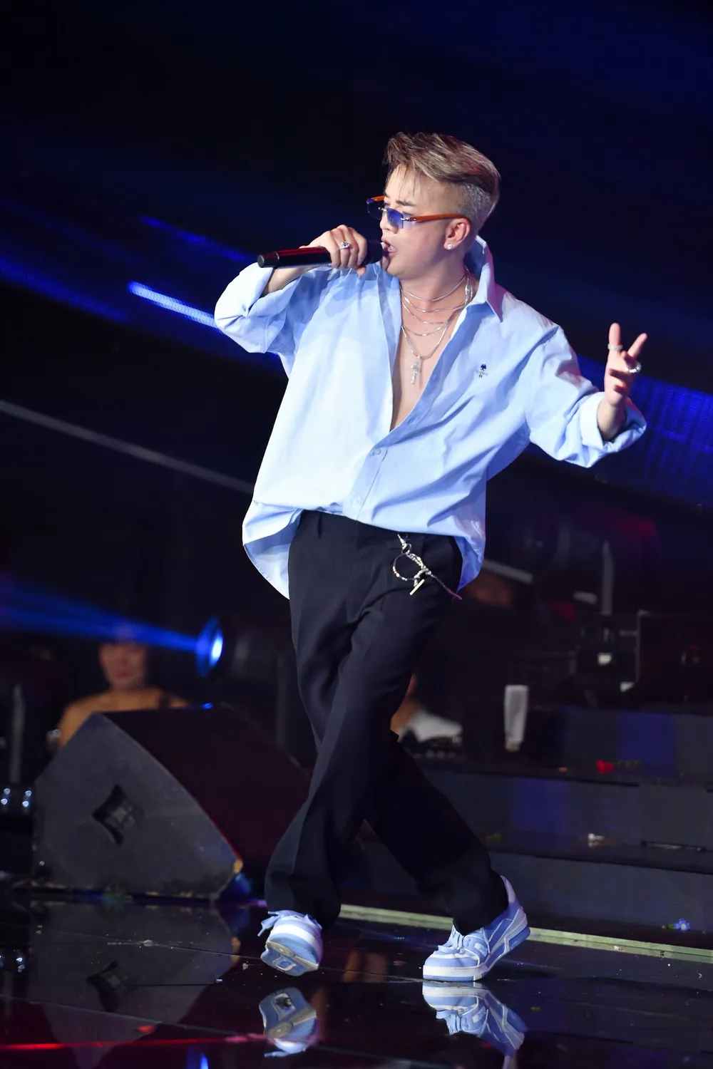 Mãn nhãn với live concert “The Portrait”, hơn 30 ca khúc được tái hiện khắc họa rõ nét về Đàm Vĩnh Hưng ảnh 9