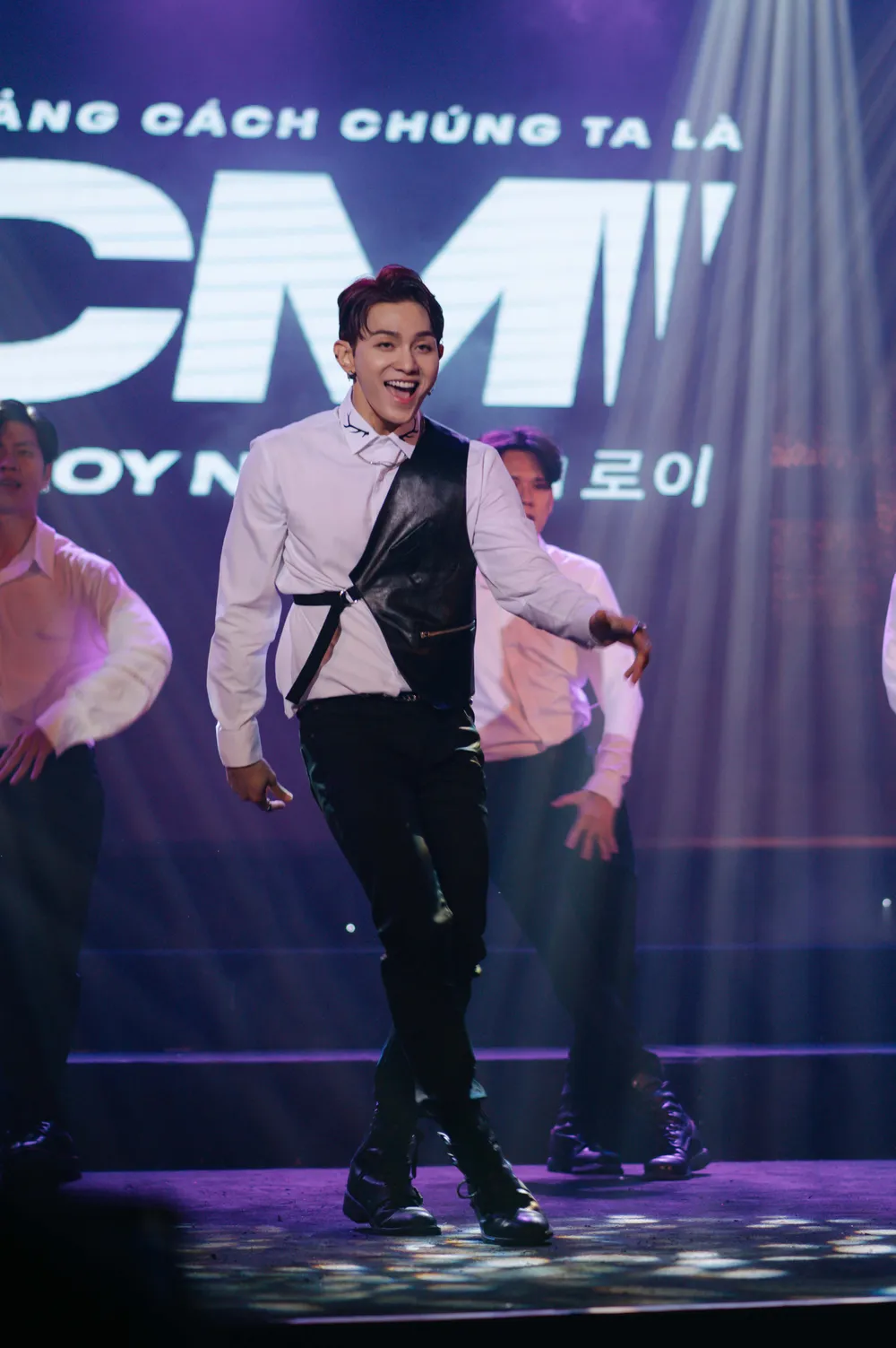 Nam ca sĩ Việt Nam đầu tiên ra mắt sản phẩm tại Hàn Quốc, được báo chí đồng loạt đưa tin  ảnh 2