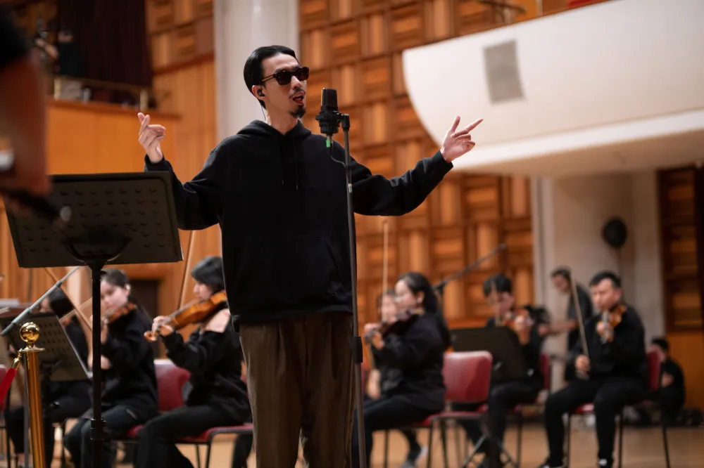 Đen tung album đầu tay “dongvui harmony”, kết hợp giữa rap, hip-hop và nhạc giao hưởng ảnh 1