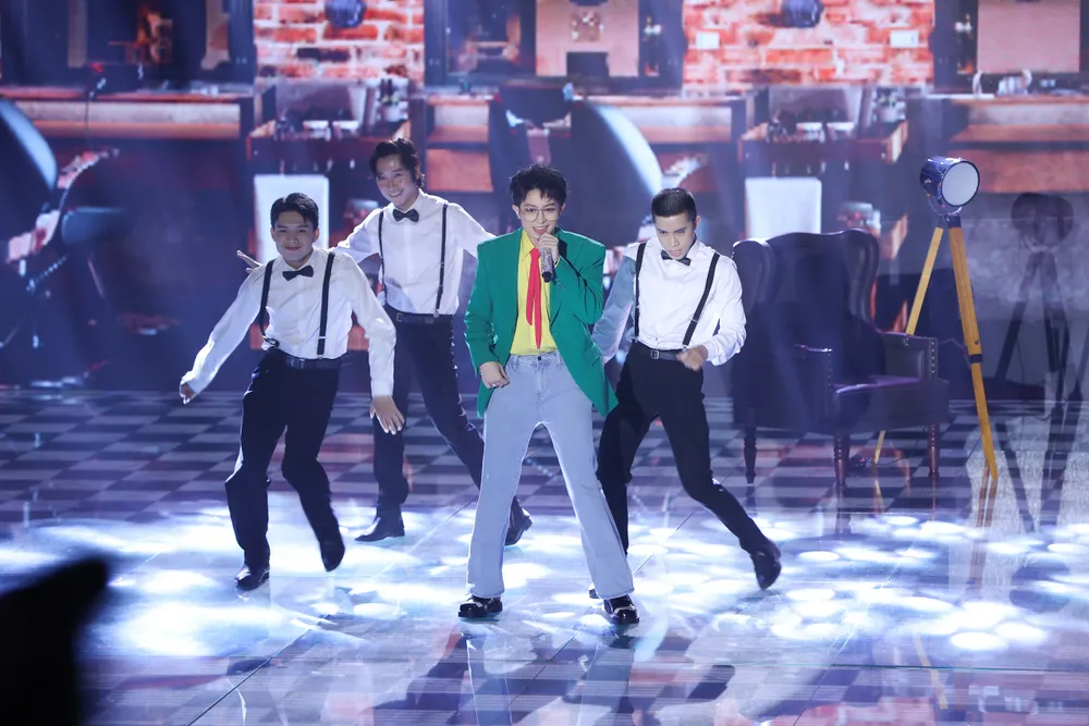 Tia, Gil Lê bùng nổ trên sân khấu The Heroes ảnh 1