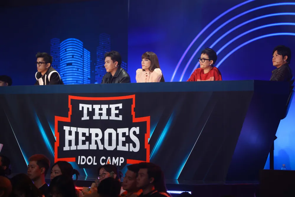 Tia, Gil Lê bùng nổ trên sân khấu The Heroes ảnh 8