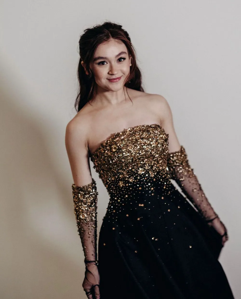 Anna Cathcart là một diễn viên nhí người Canada, nổi tiếng với vai Đặc vụ Olympia, trong loạt phim nổi tiếng Biệt đội kỳ lạ. Độ nổi tiếng của cô được thăng hạng trong vài năm nay sau khi nhận được vai diễn đột phá - Kitty Covey trong bộ phim từ Netflix To All the Boys I've Loved Before. Năm 2018, Anna được đề cử cho giải Diễn viên xuất sắc tại Giải thưởng Màn hình Canada Anna Cathcart là một diễn viên nhí người Canada, nổi tiếng với vai Đặc vụ Olympia, trong loạt phim nổi tiếng Biệt đội kỳ lạ. Độ nổi tiếng của cô được thăng hạng trong vài năm nay sau khi nhận được vai diễn đột phá - Kitty Covey trong bộ phim từ Netflix To All the Boys I've Loved Before. Năm 2018, Anna được đề cử cho giải Diễn viên xuất sắc tại Giải thưởng Màn hình Canada