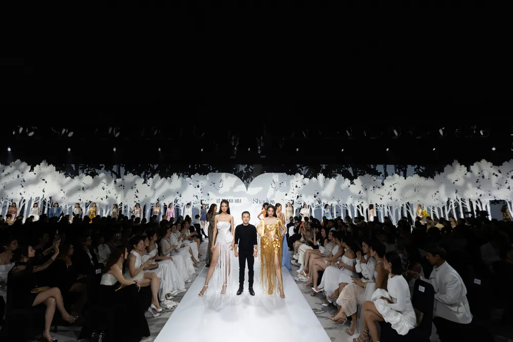 Toàn cảnh không gian show diễn &quot;Shadow&quot; của NTK Lê Thanh Hòa