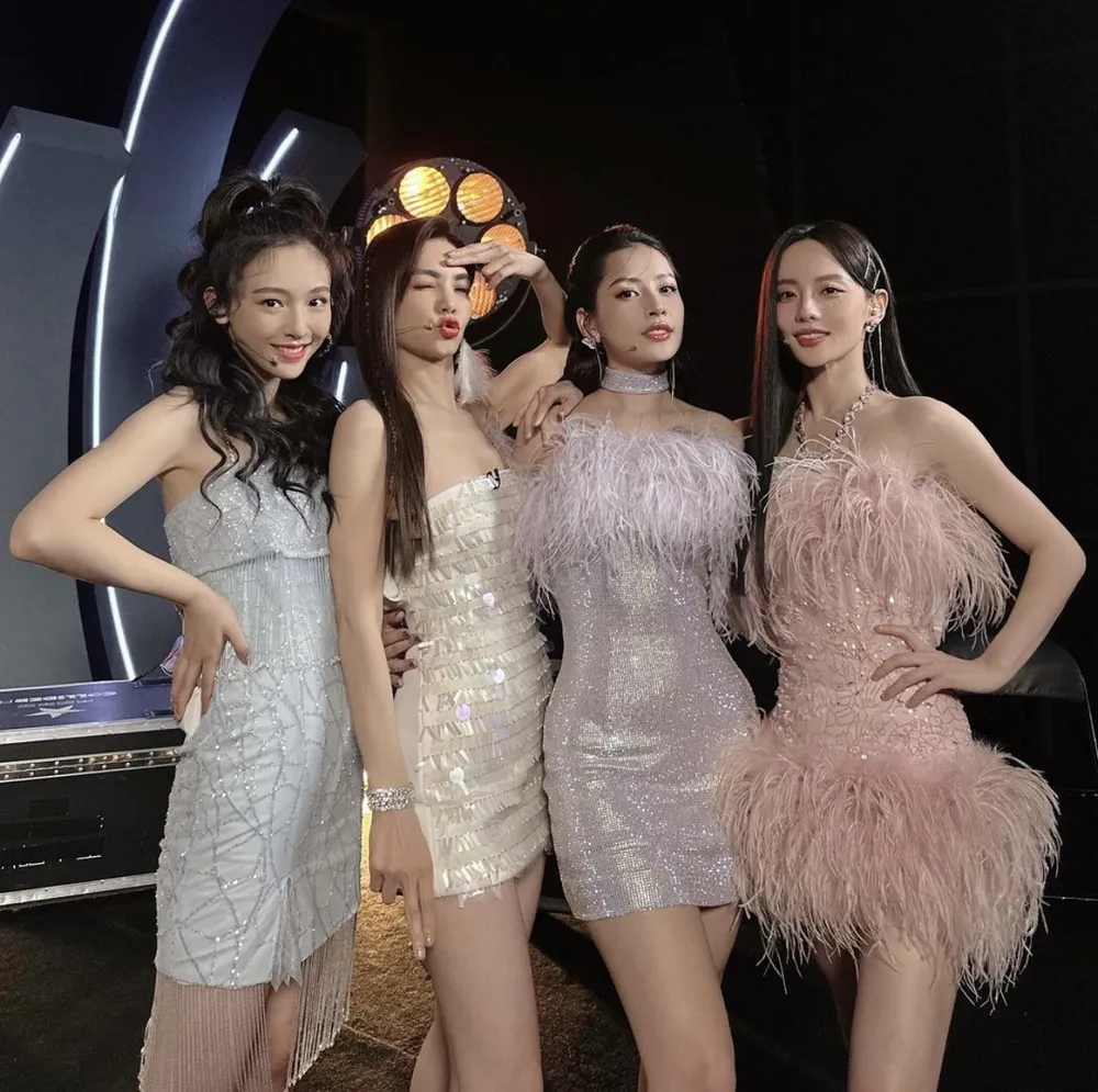 Chi Pu cùng Ella, Ngô Thiến và Trương Gia Nghê