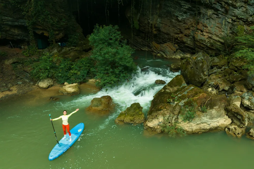 H&apos;Hen Niê có chuyến đi đến Quảng Bình, chinh phục hệ thống 5 hang động Tú Làn