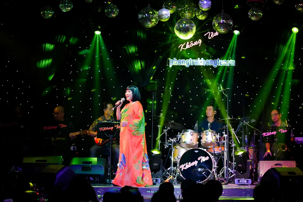 Ca sĩ Cẩm Vân Ca sĩ Cẩm Vân