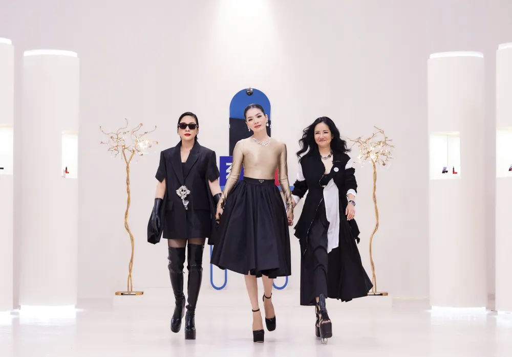 Ca sĩ Mỹ Linh, Lệ Quyên và Hồng Nhung Ca sĩ Mỹ Linh, Lệ Quyên và Hồng Nhung