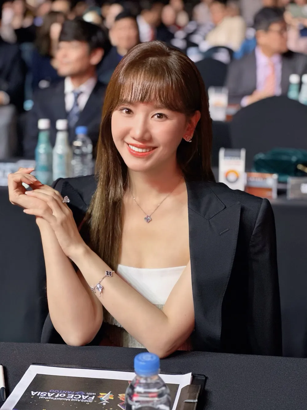 Hari Won làm giám khảo "Asia Model Festival - Asia Model Awards" tại Hàn Quốc Hari Won làm giám khảo "Asia Model Festival - Asia Model Awards" tại Hàn Quốc